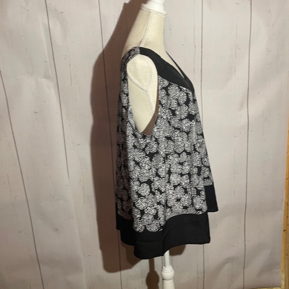 NWT lane Bryant tank top blouse. - Picture 3 of 4